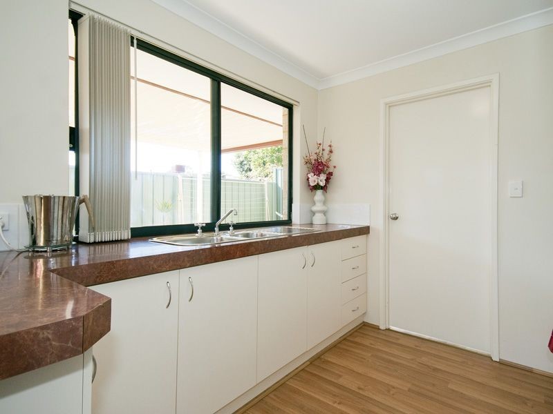 4/17 Devonshire Terrace, Armadale WA 6112