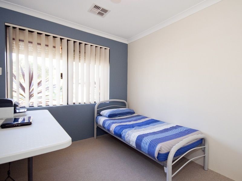 4/17 Devonshire Terrace, Armadale WA 6112