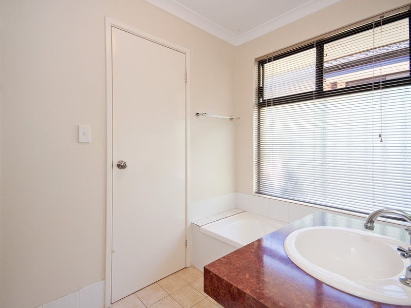 4/17 Devonshire Terrace, Armadale WA 6112