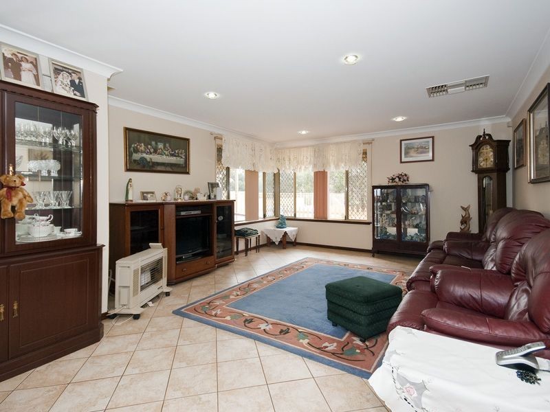 28 Hill Street, Kelmscott WA 6111