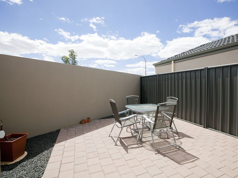 7/5 Cabra Avenue, Seville Grove WA 6112