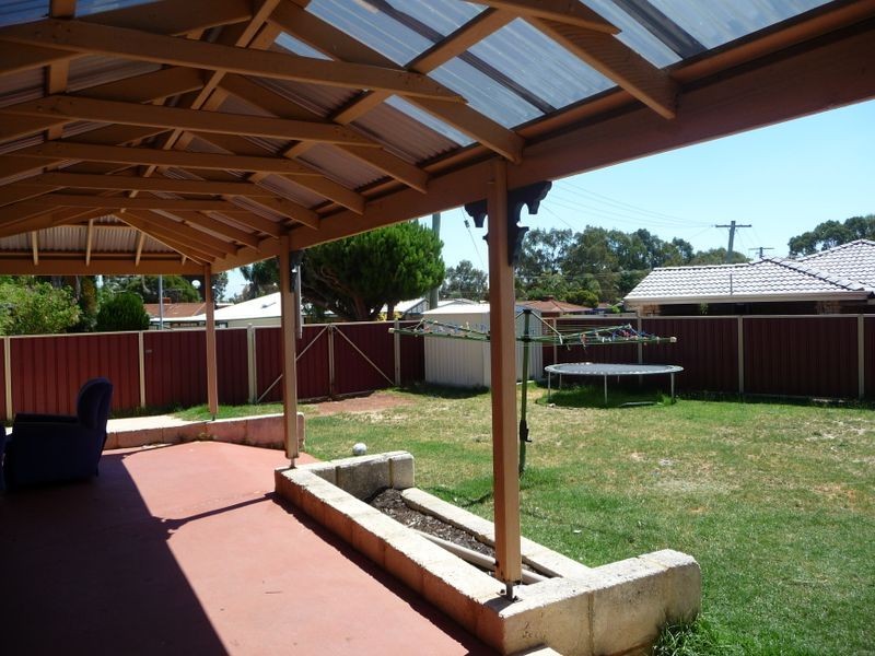 31 Silverhill Loop, Seville Grove WA 6112
