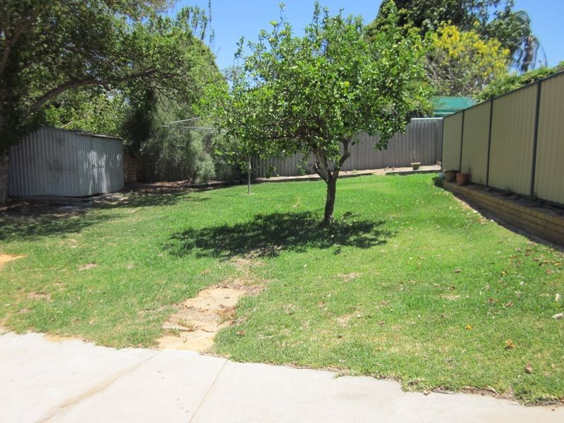 98 Derry Avenue, Mount Nasura WA 6112