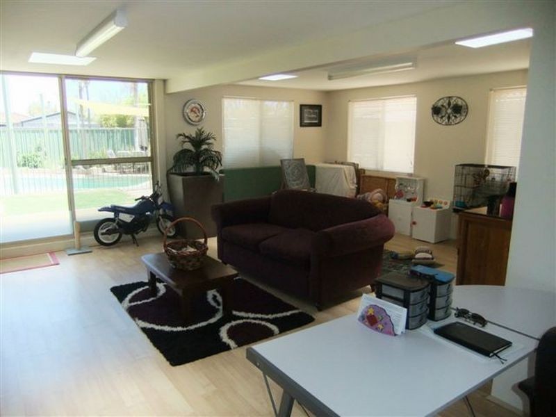 6 Ainstey Close, Seville Grove WA 6112