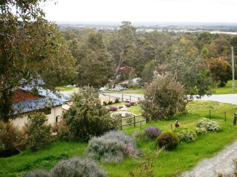 2 Bevis Court, Darling Downs WA 6122