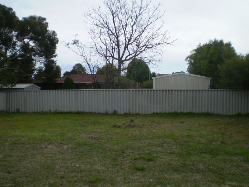 8 Wedgetail Court, Brookdale WA 6112