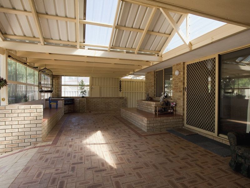 16 Riverside Lane, Seville Grove WA 6112