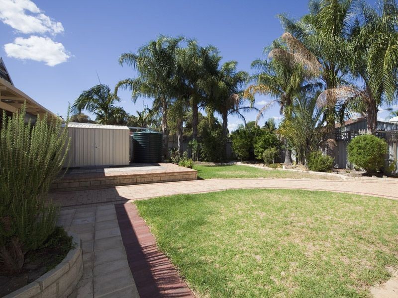 16 Riverside Lane, Seville Grove WA 6112