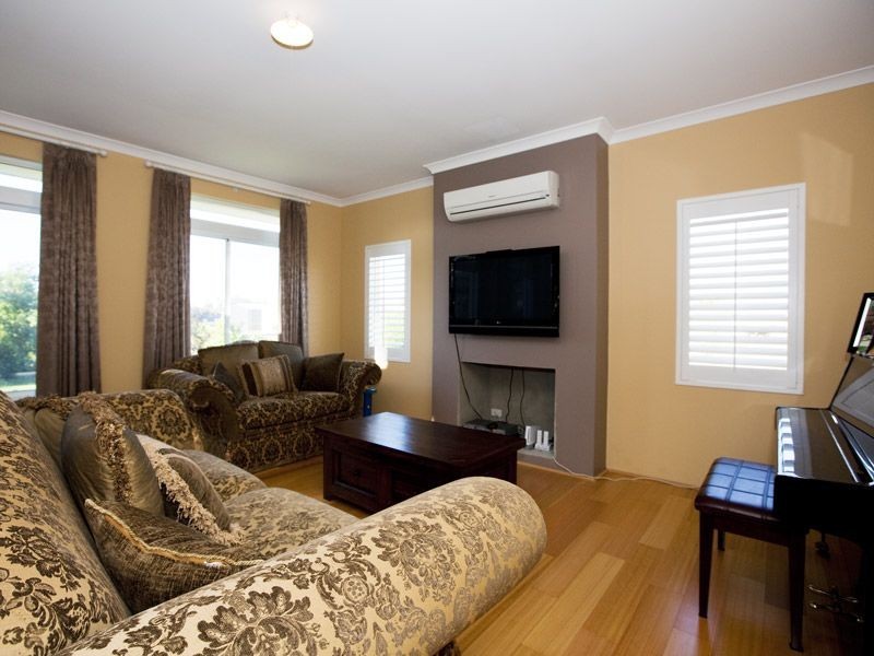 33 Caduceus Way, Hilbert WA 6112