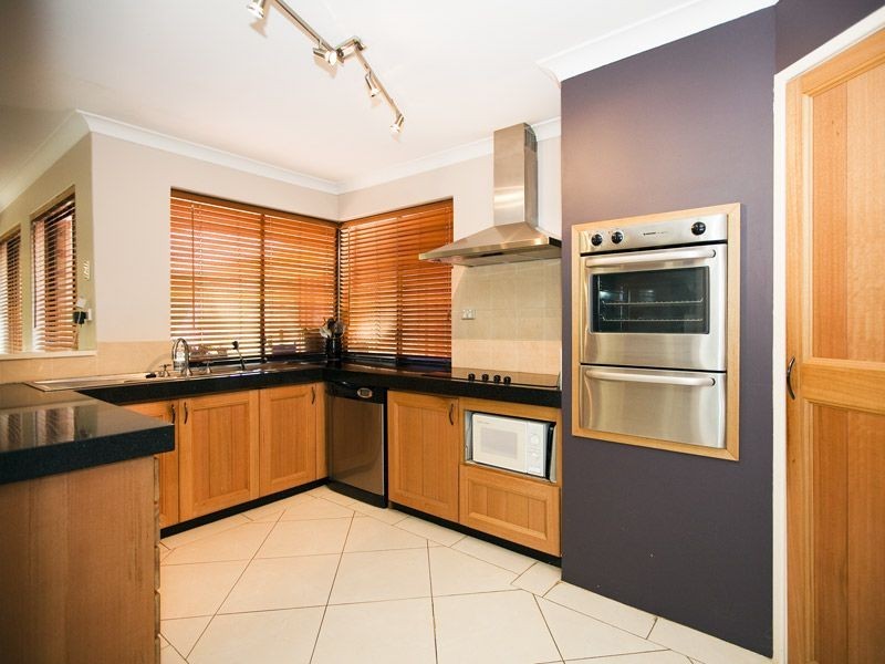 19 Henrietta Avenue, Mount Nasura WA 6112