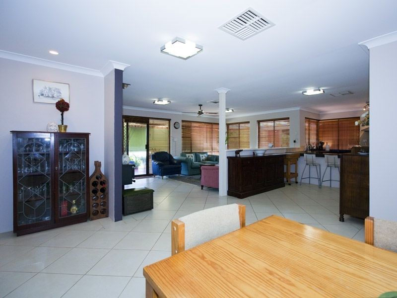19 Henrietta Avenue, Mount Nasura WA 6112