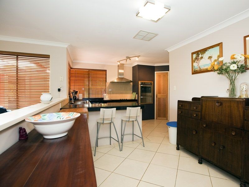 19 Henrietta Avenue, Mount Nasura WA 6112