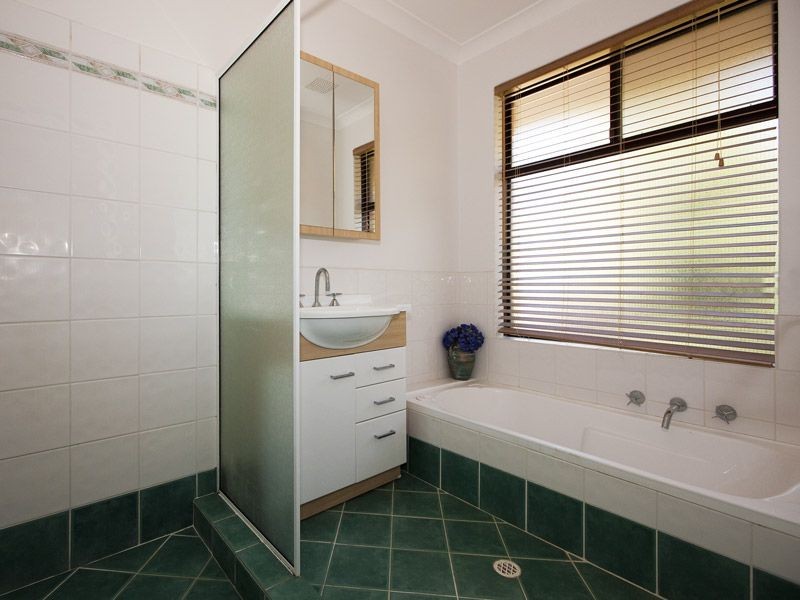 19 Henrietta Avenue, Mount Nasura WA 6112
