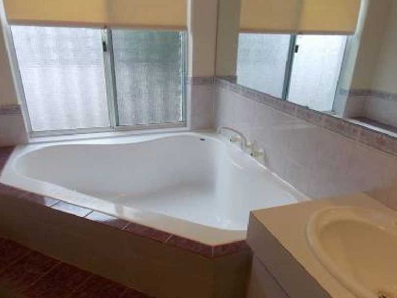 2 Marie Court, Atwell WA 6164