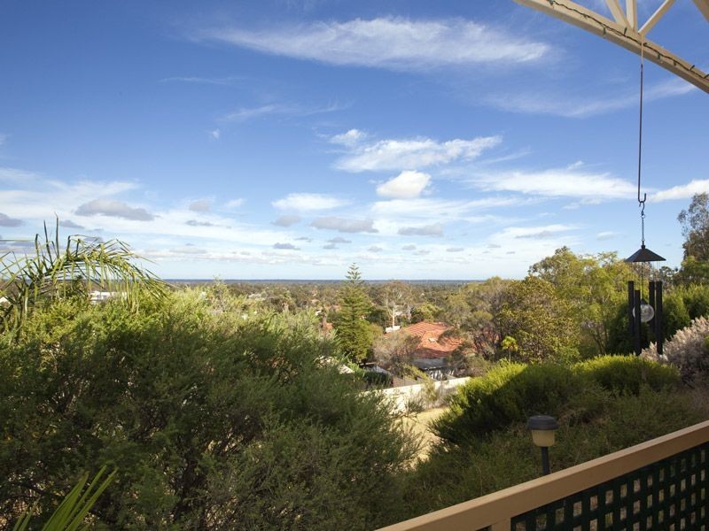 22 Derry Avenue, Mount Nasura WA 6112