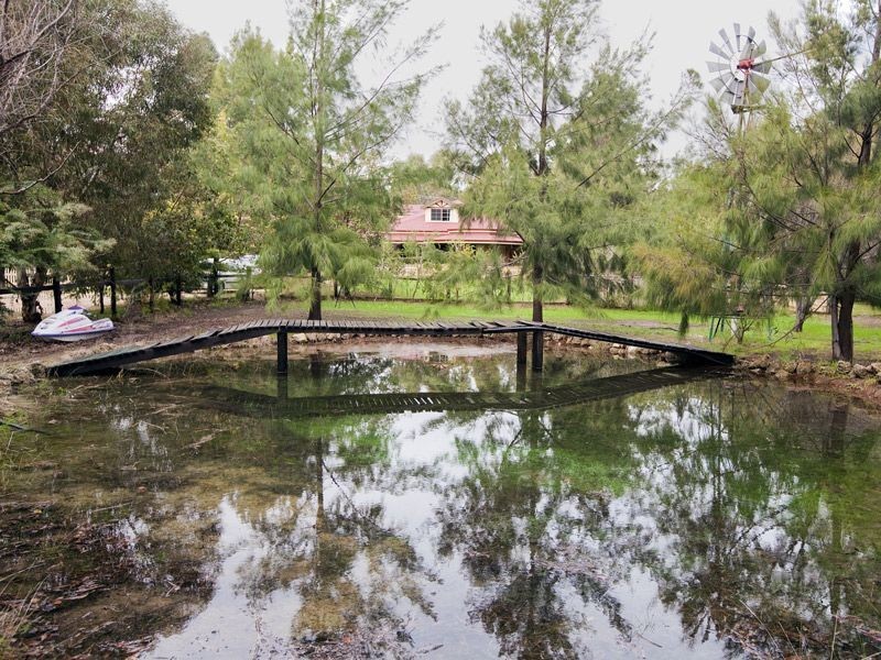 26 Kentucky Drive, Darling Downs WA 6122