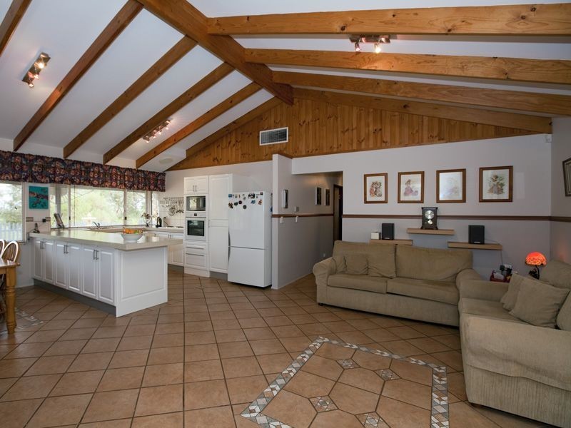 2 Leys Rise, Mount Richon WA 6112