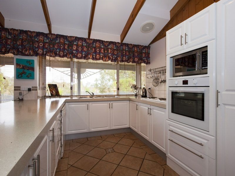 2 Leys Rise, Mount Richon WA 6112