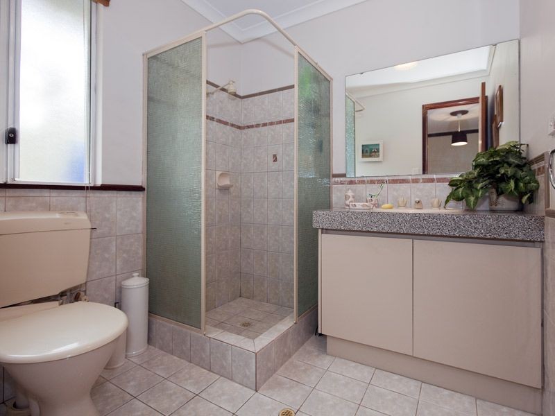 2 Leys Rise, Mount Richon WA 6112