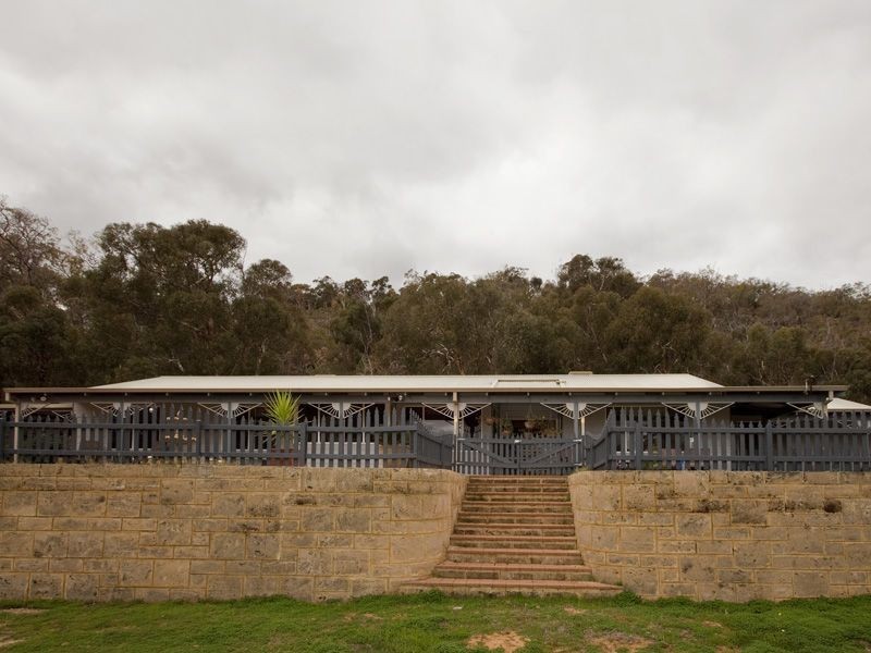 2 Leys Rise, Mount Richon WA 6112