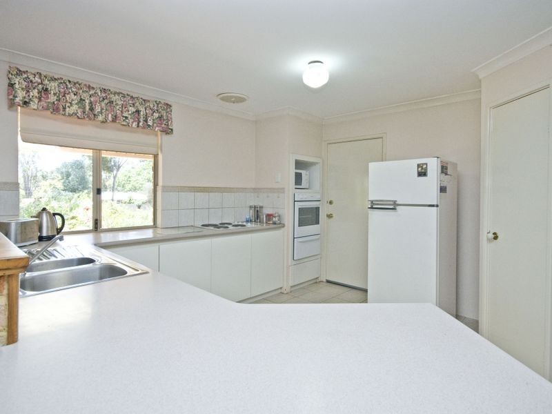 10 McNeil Grove, Jarrahdale WA 6124