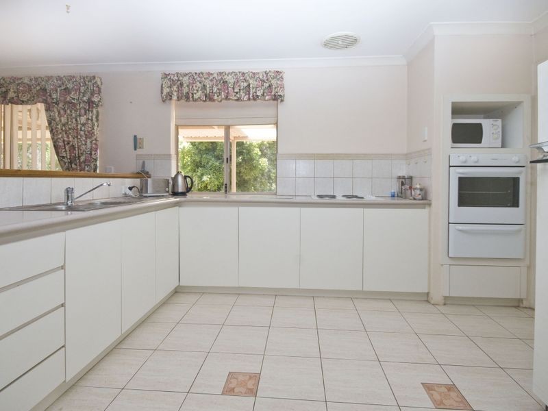 10 McNeil Grove, Jarrahdale WA 6124