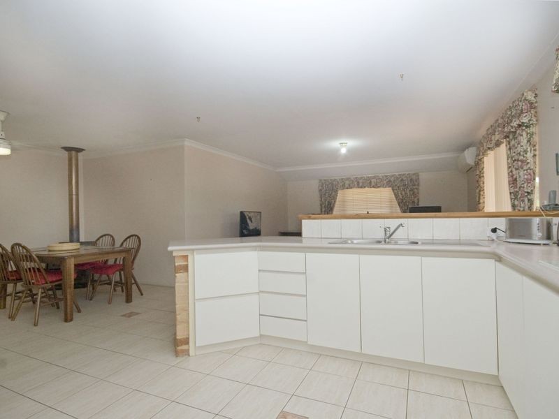 10 McNeil Grove, Jarrahdale WA 6124