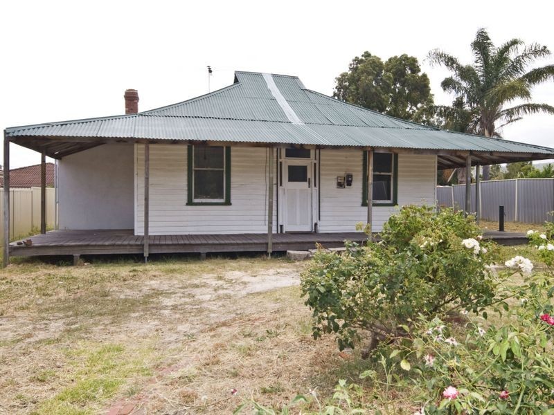 4 A Larsen Rd, Darling Downs WA 6122