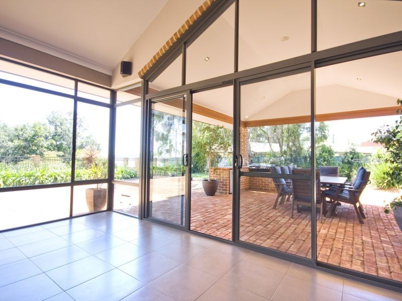 5 Nasura Grove, Mount Nasura WA 6112