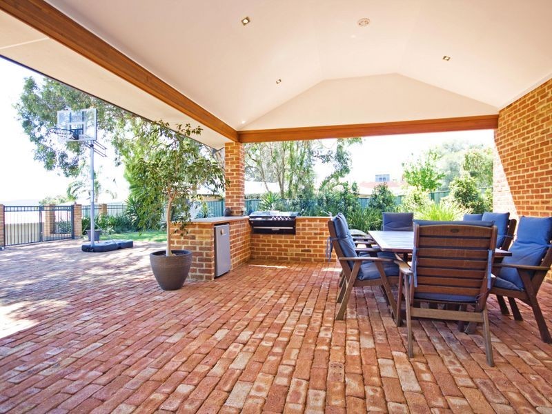 5 Nasura Grove, Mount Nasura WA 6112