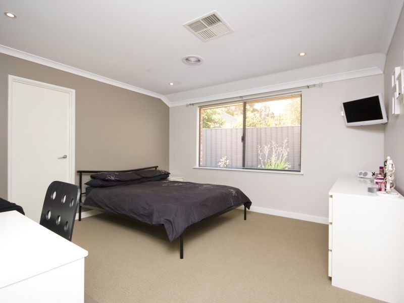 5 Nasura Grove, Mount Nasura WA 6112