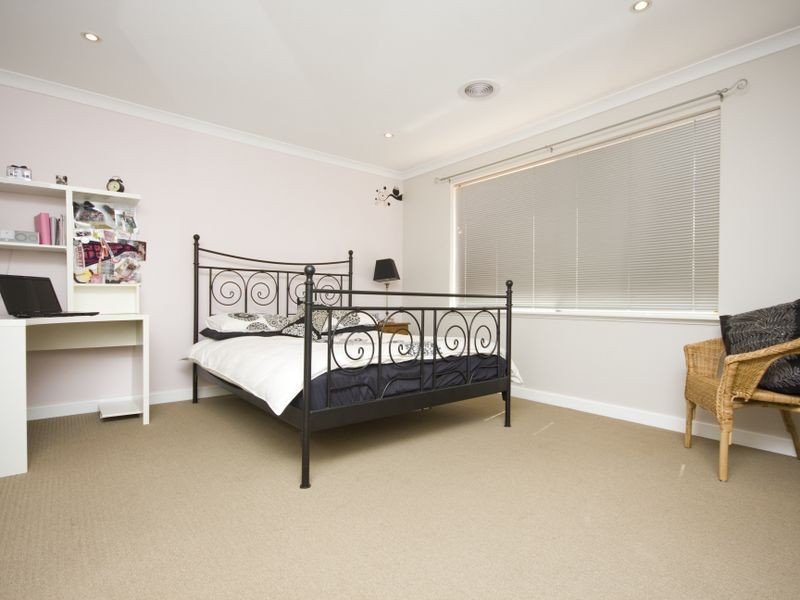 5 Nasura Grove, Mount Nasura WA 6112