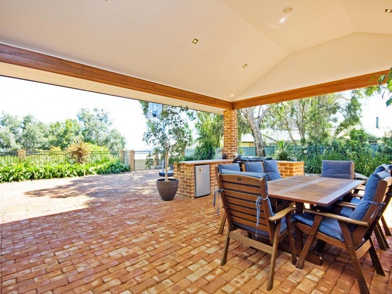 5 Nasura Grove, Mount Nasura WA 6112