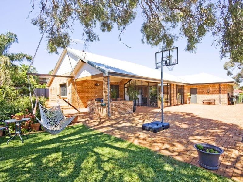 5 Nasura Grove, Mount Nasura WA 6112