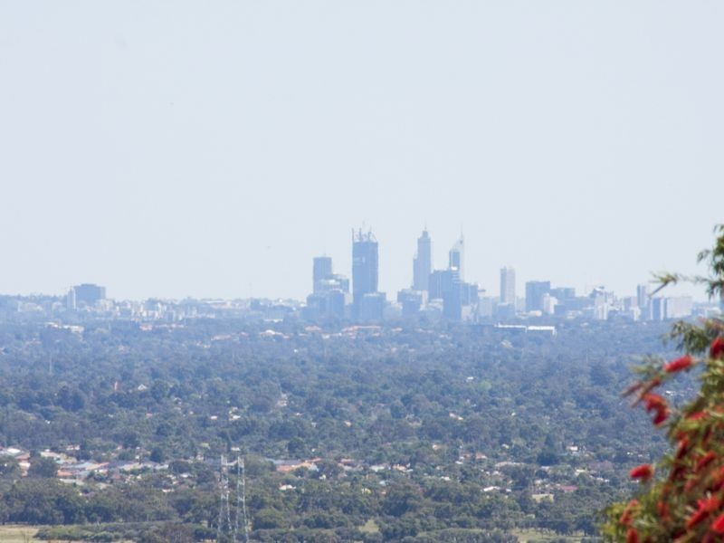 5 Nasura Grove, Mount Nasura WA 6112