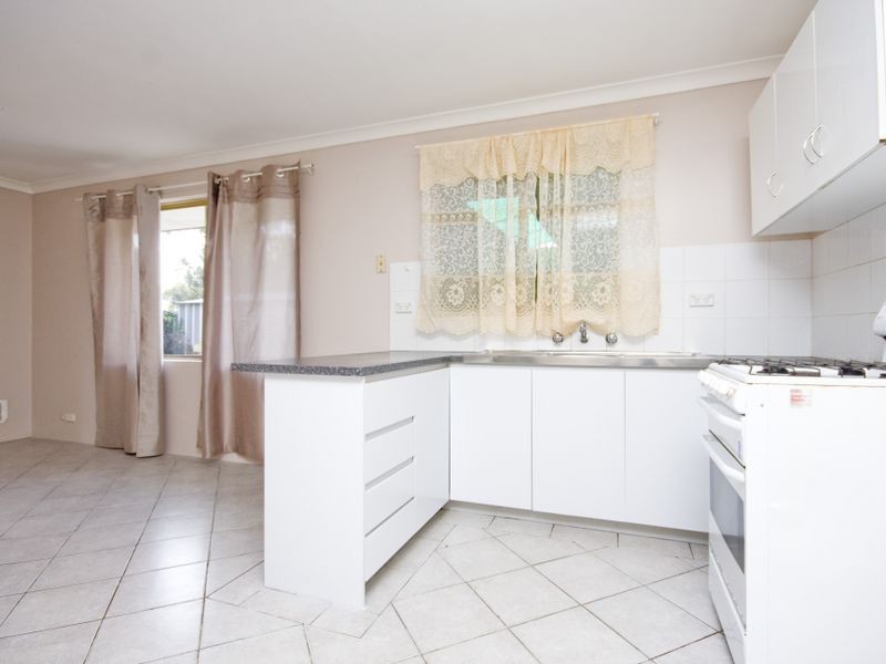 8 Sepal Close, Seville Grove WA 6112