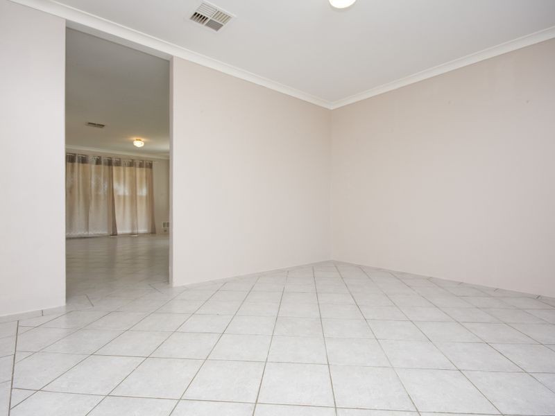 8 Sepal Close, Seville Grove WA 6112