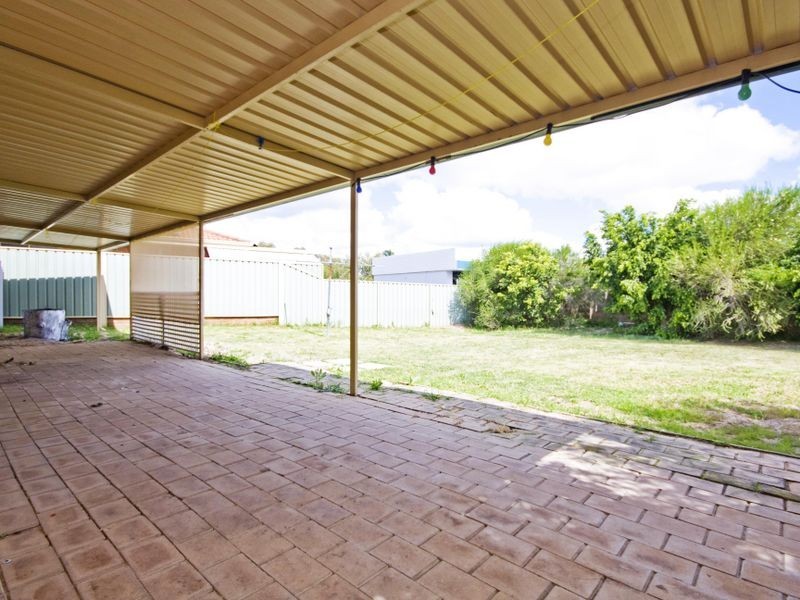 8 Sepal Close, Seville Grove WA 6112
