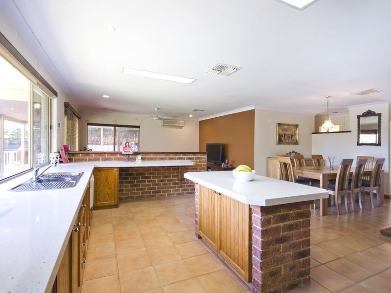 26 Ophelia Grove, Mount Nasura WA 6112