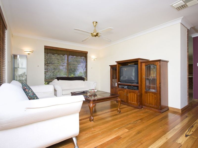 26 Ophelia Grove, Mount Nasura WA 6112