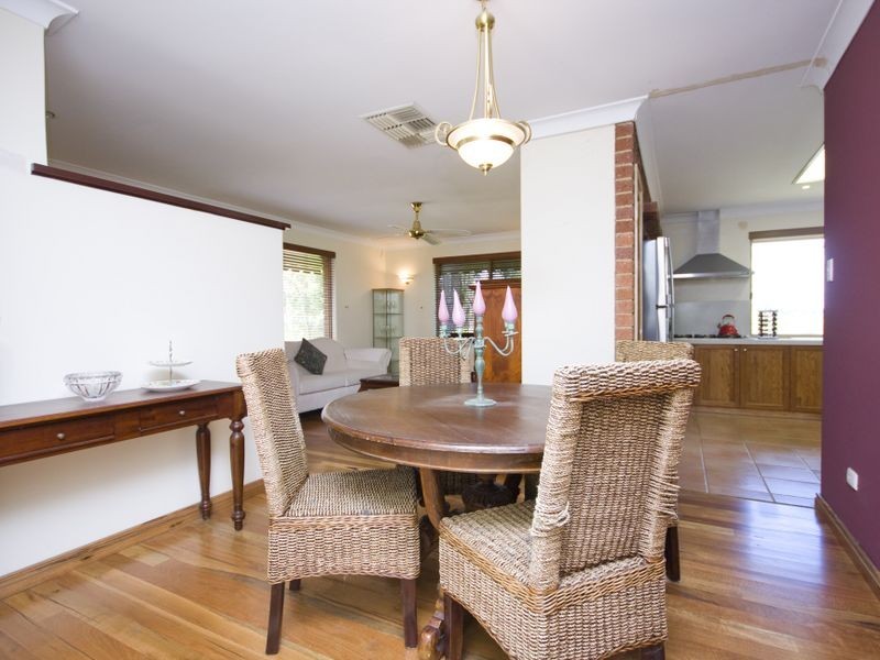 26 Ophelia Grove, Mount Nasura WA 6112