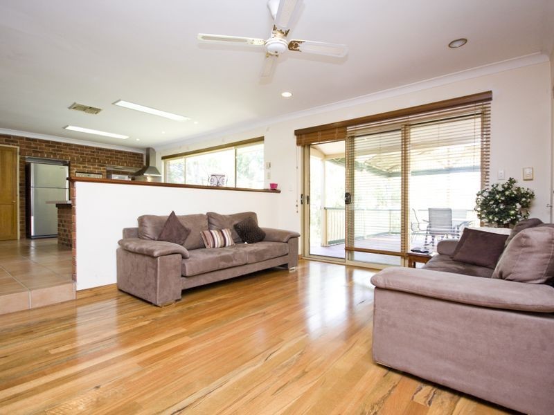 26 Ophelia Grove, Mount Nasura WA 6112