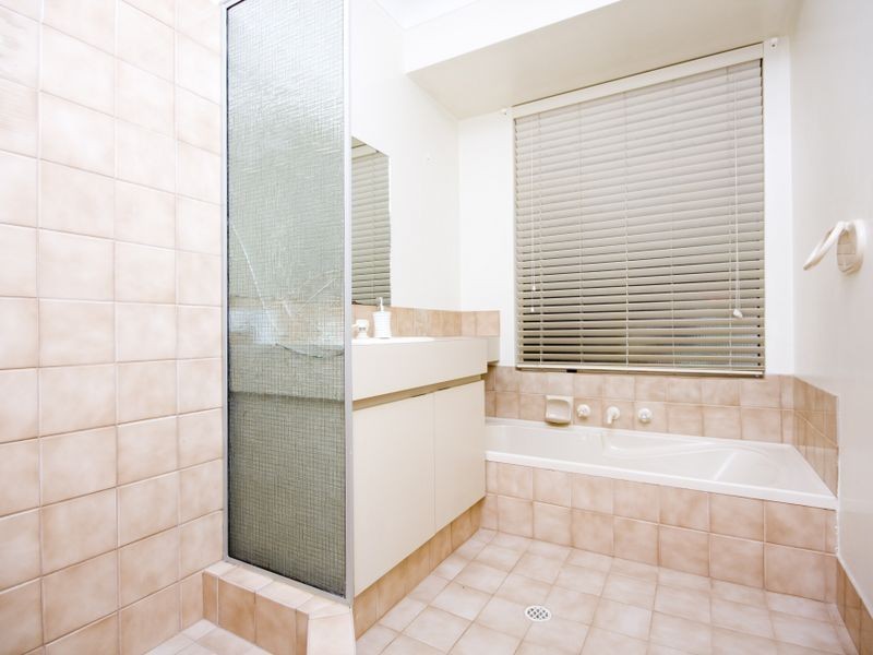 26 Ophelia Grove, Mount Nasura WA 6112