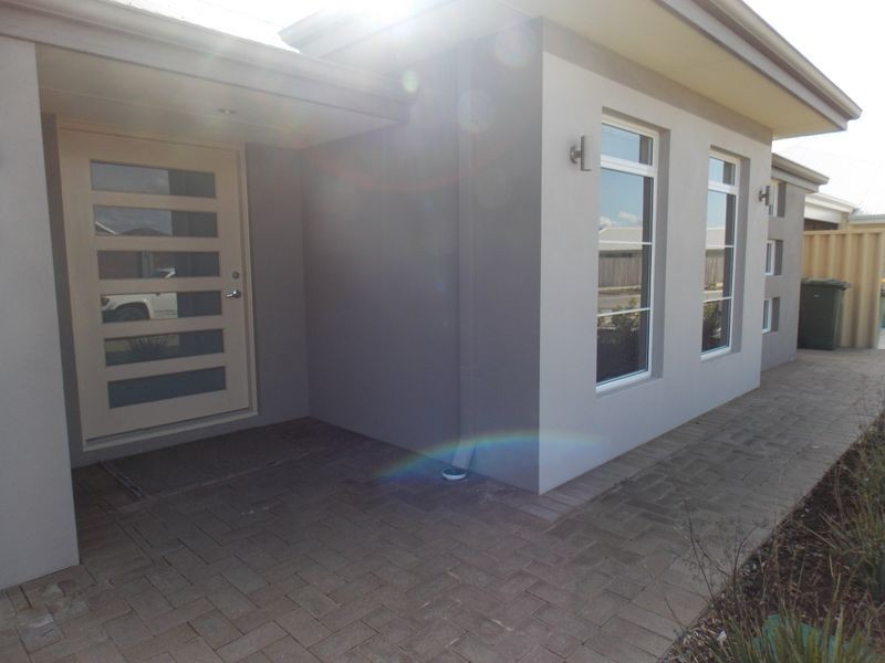 4 Blossom Chase, Atwell WA 6164