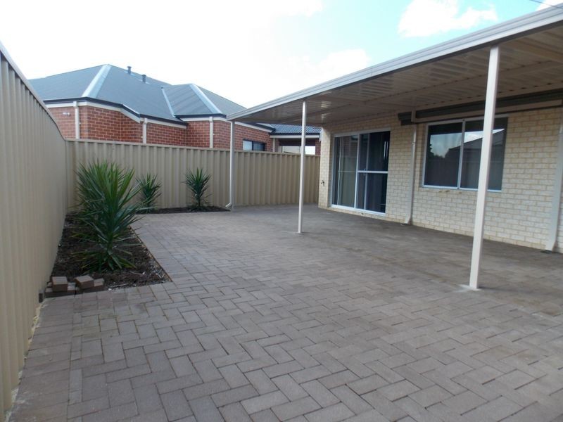 4 Blossom Chase, Atwell WA 6164