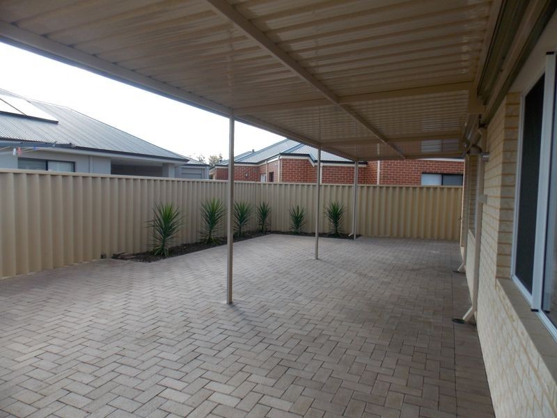 4 Blossom Chase, Atwell WA 6164