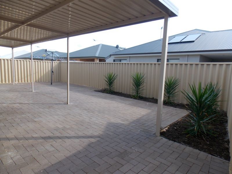 4 Blossom Chase, Atwell WA 6164