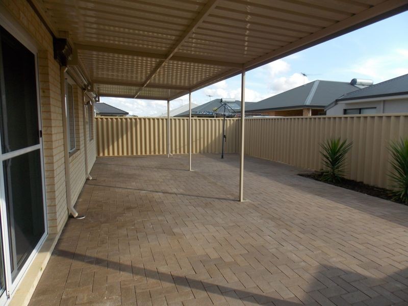 4 Blossom Chase, Atwell WA 6164