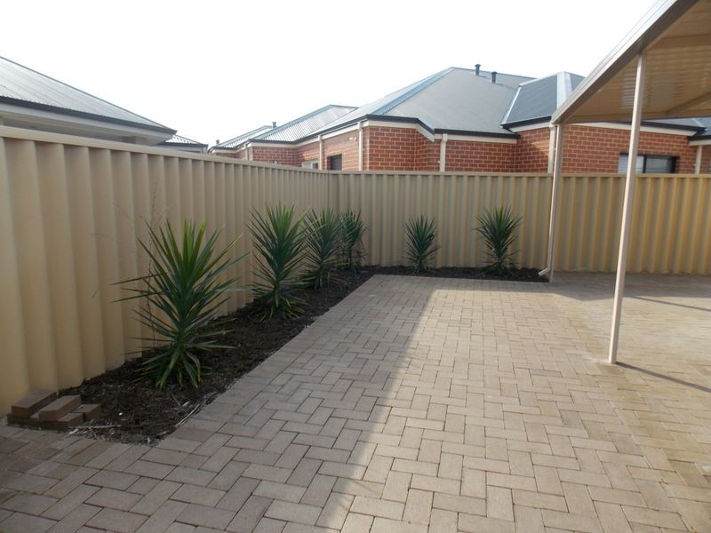 4 Blossom Chase, Atwell WA 6164