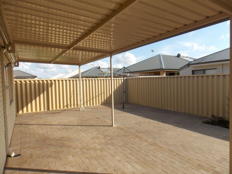 4 Blossom Chase, Atwell WA 6164